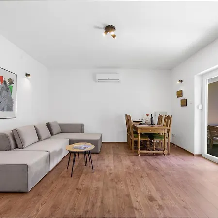 Lägenhet Apartments Villa Verde